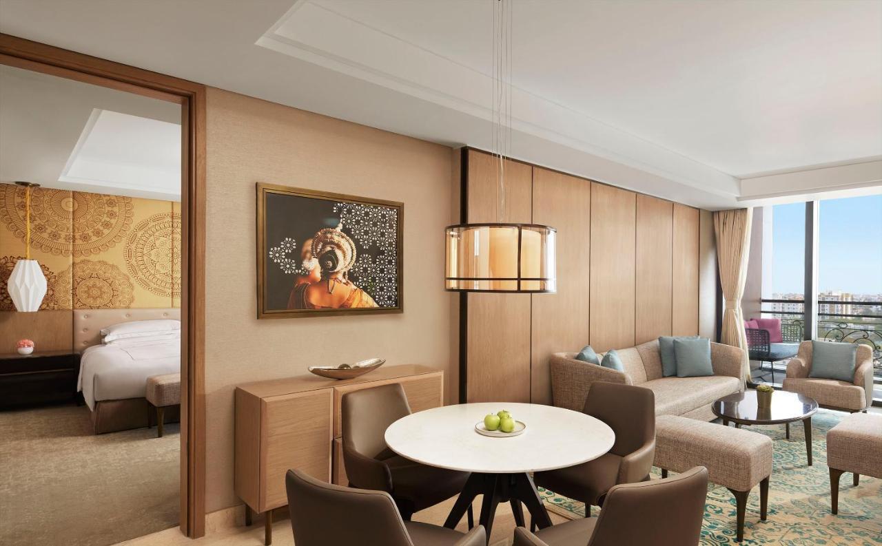 Отель Taj Wellington Mews Ченнаи Экстерьер фото