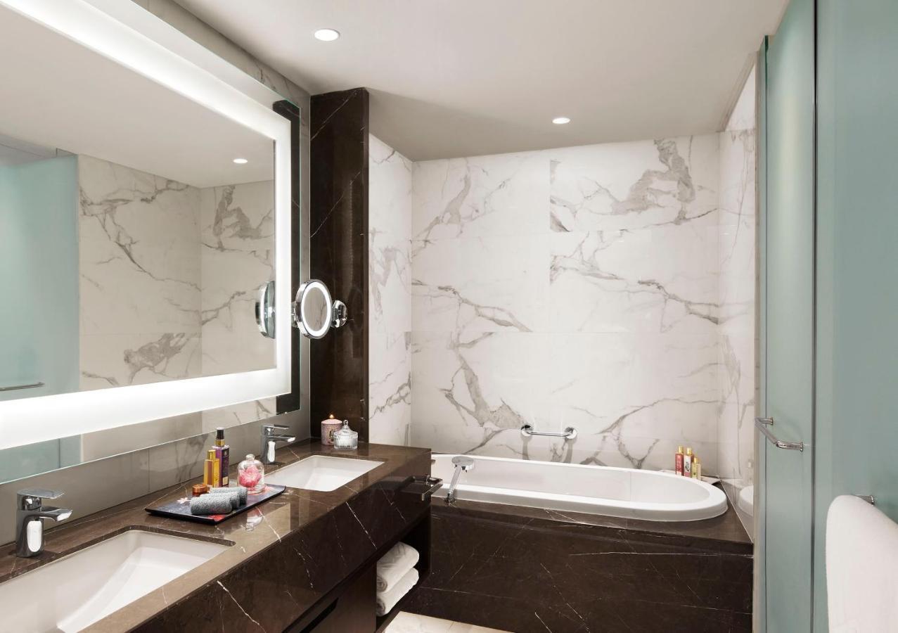 Отель Taj Wellington Mews Ченнаи Экстерьер фото