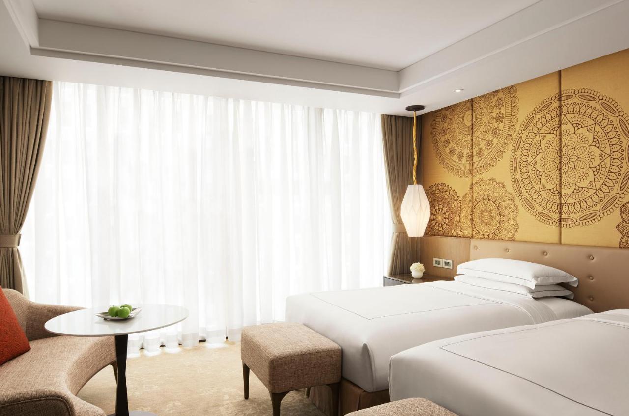 Отель Taj Wellington Mews Ченнаи Экстерьер фото