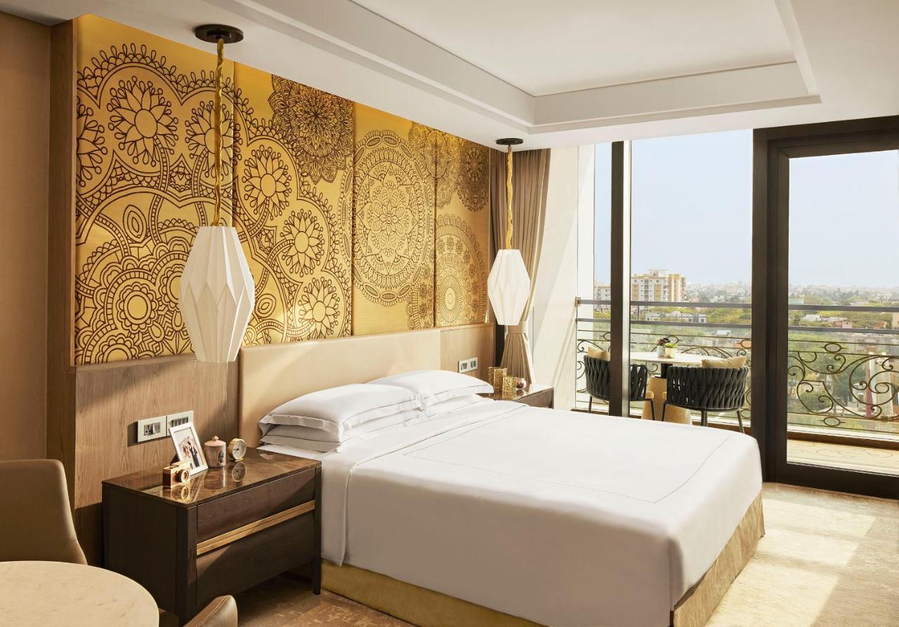 Отель Taj Wellington Mews Ченнаи Экстерьер фото